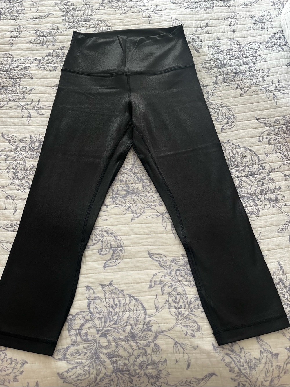 lululemon athletica sparkle Black Capri Leggings size 6